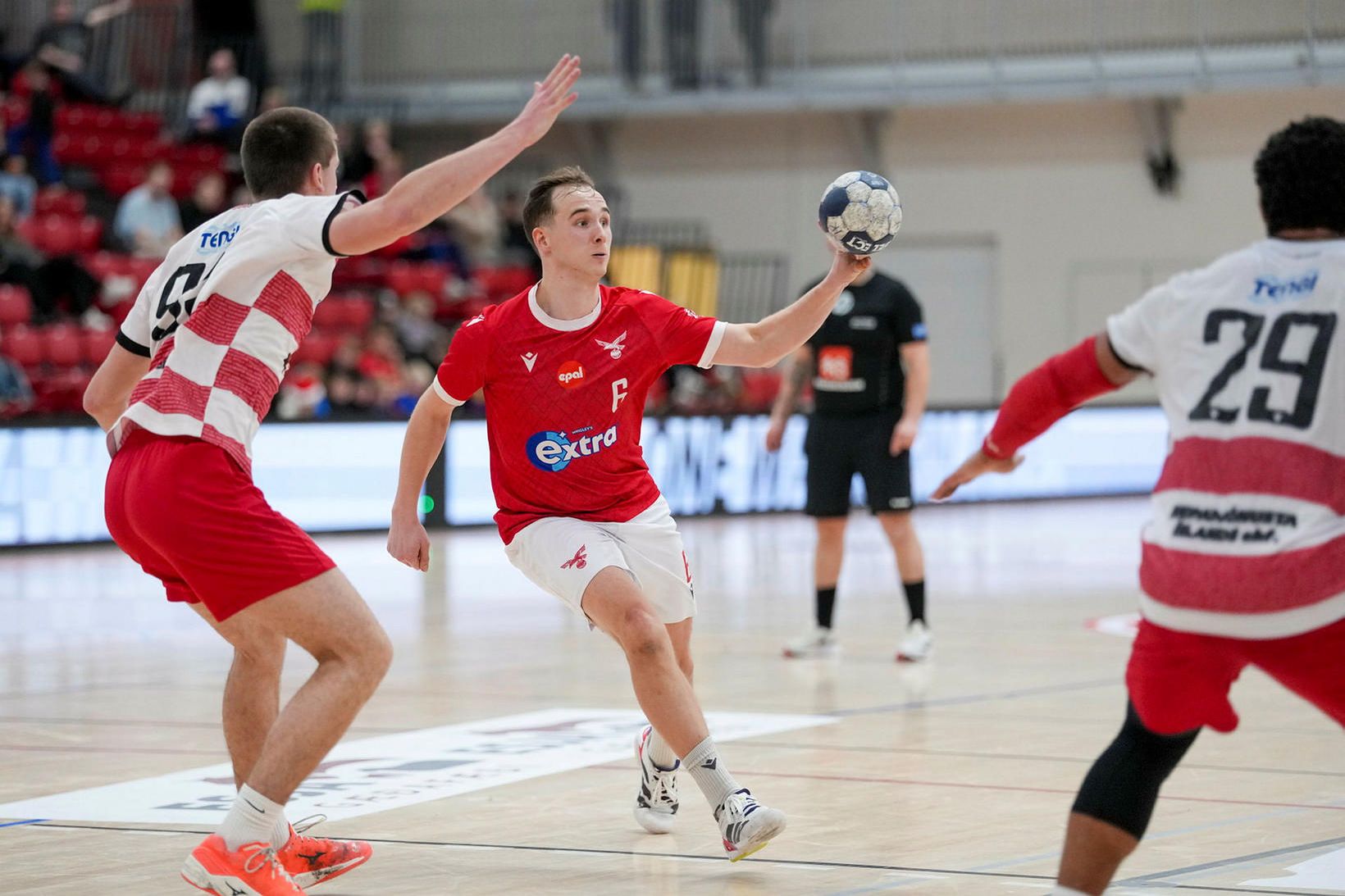 HK – Valur kl. 18, bein lýsing