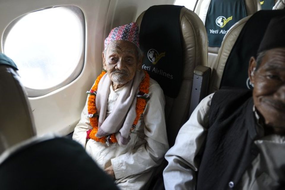 Bote Rai flug ásamt Bahadur Rai, 74 ára frænda sínum, frá Dhankuta til Kathmandu.