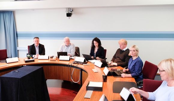 Rannsaka hugsanlega ákvörðun ráðherra