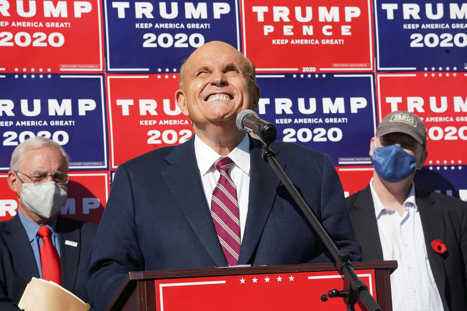 Rudi Giuliani, lögmaður Trumps, talaði fyrir hönd kosningateymisins.