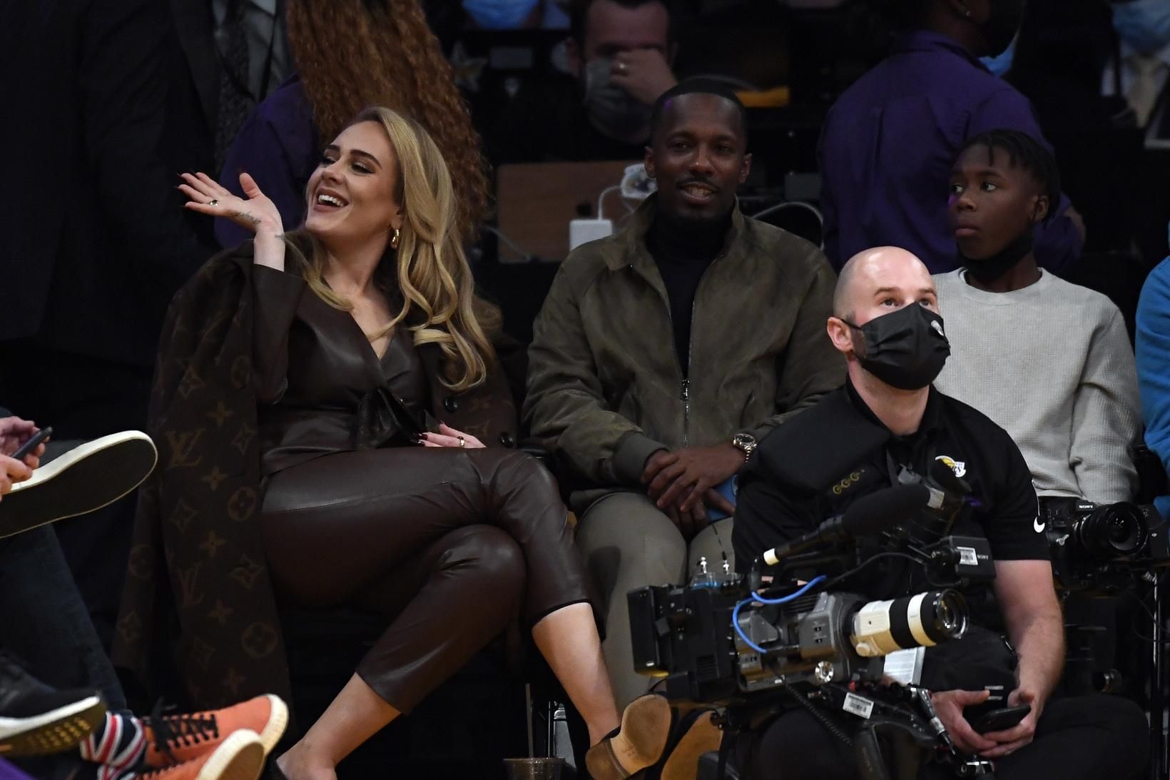 Adele og Rich Paul á leik Los Angeles Lakers og …