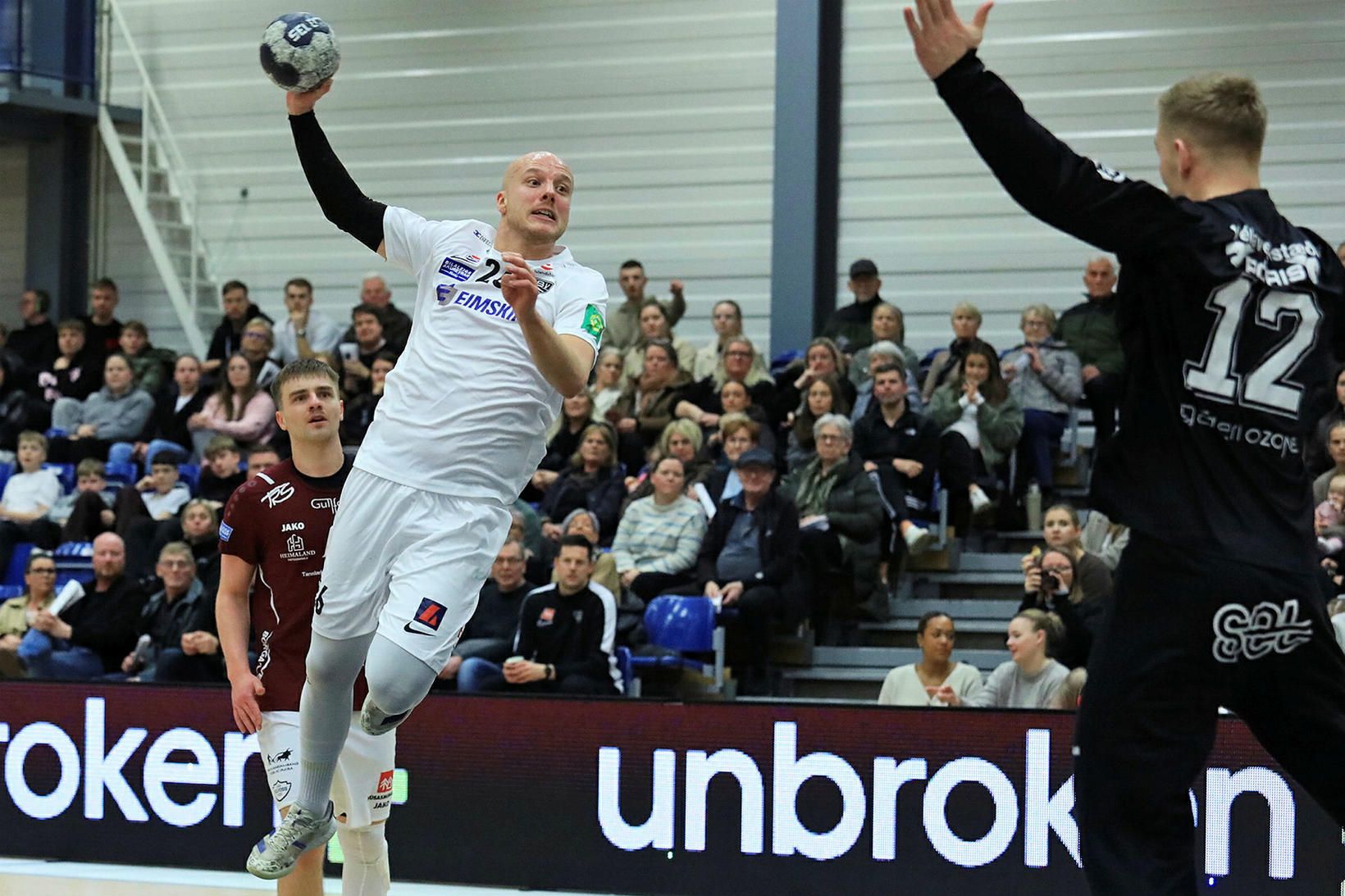 ÍBV upp fyrir Aftureldingu