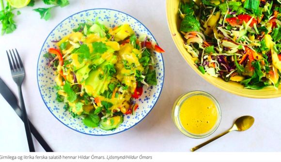 Salat vikunnar litríkt salat með appelsínu- og engiferdressingu
