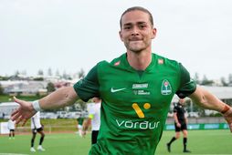 Viktor Karl fagnar marki í kvöld.