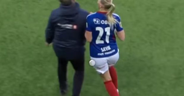 Þjálfarinn veittist að Karina Sævik.