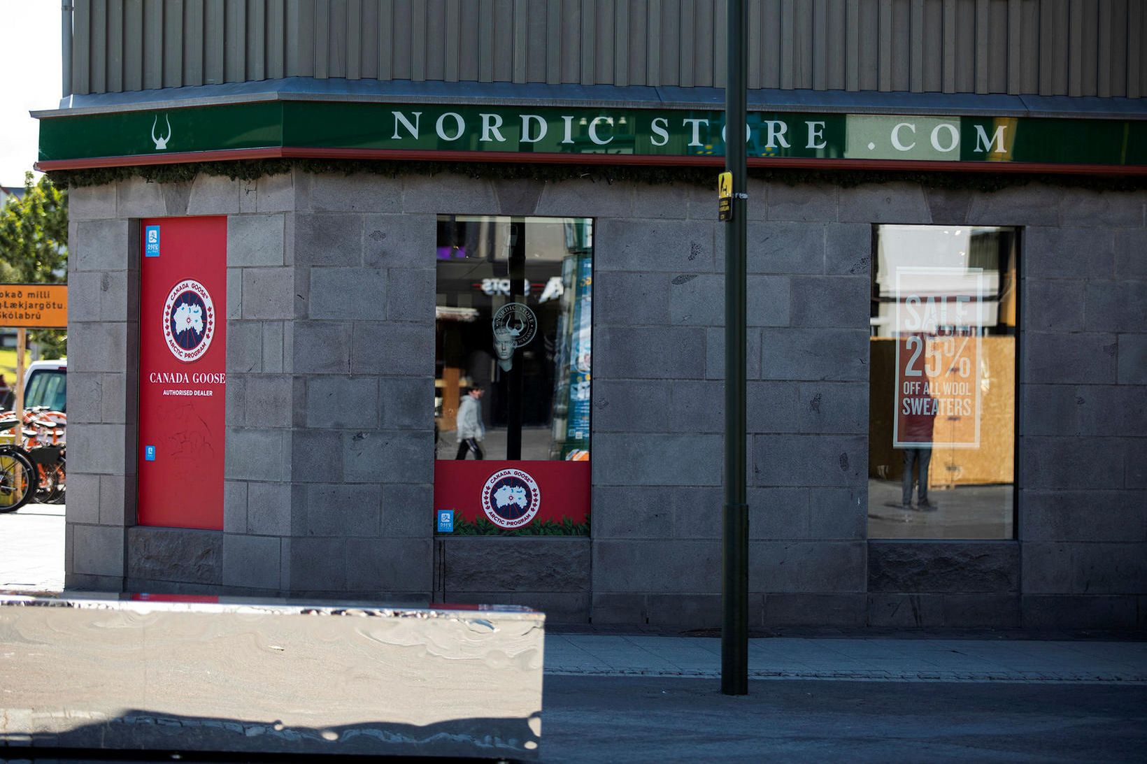 Áformað er að loka öllum verslunum Nordic Store.