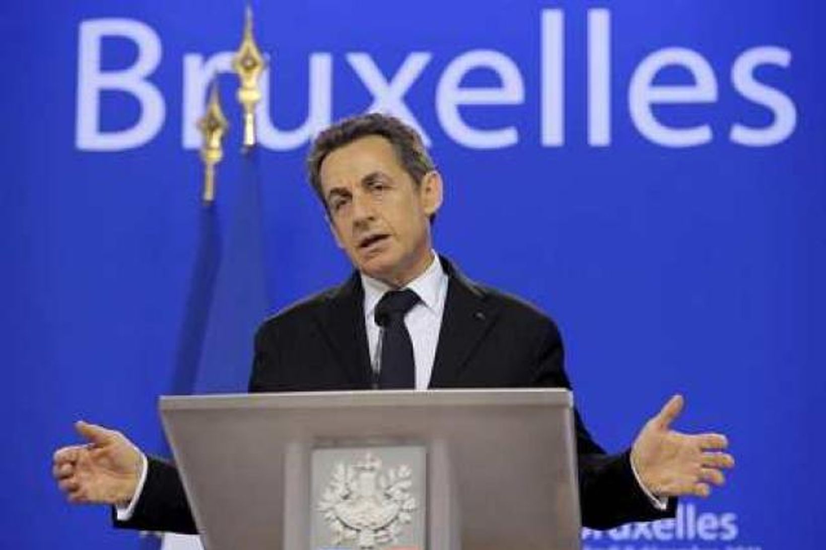 Sarkozy á blaðamannafundinum í Brussel árla í morgun.