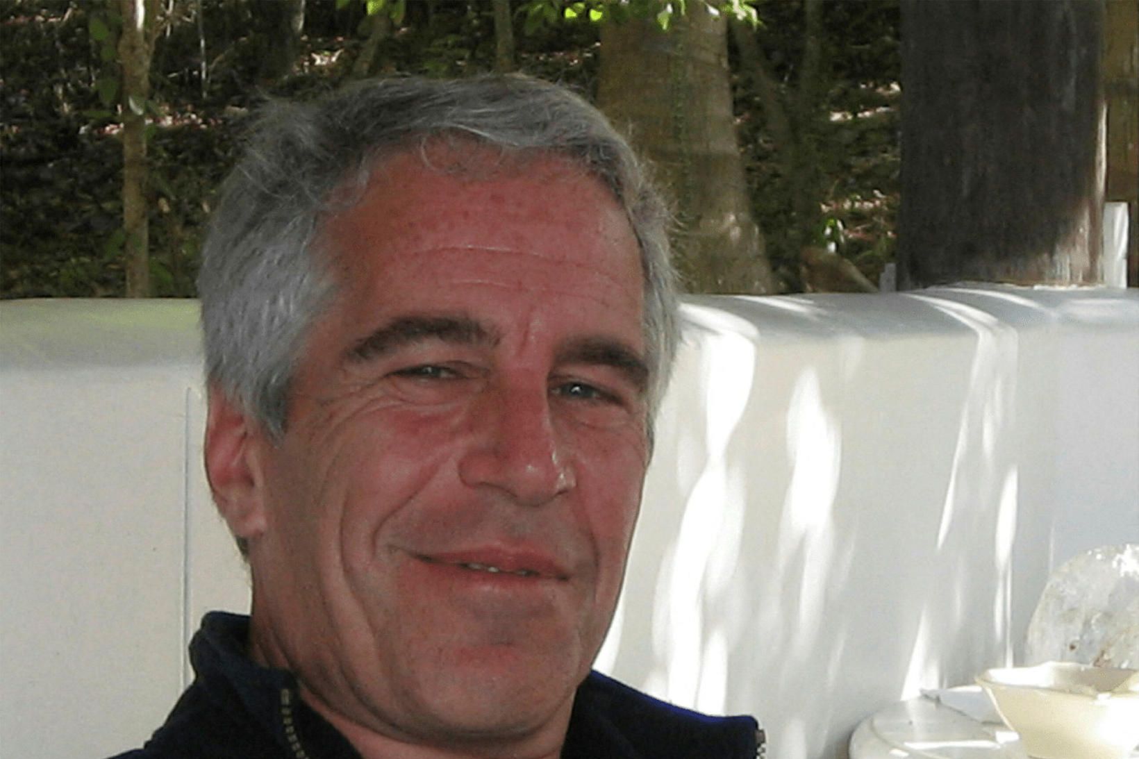 Nota Epstein-málið til að dreifa samsæriskenningum