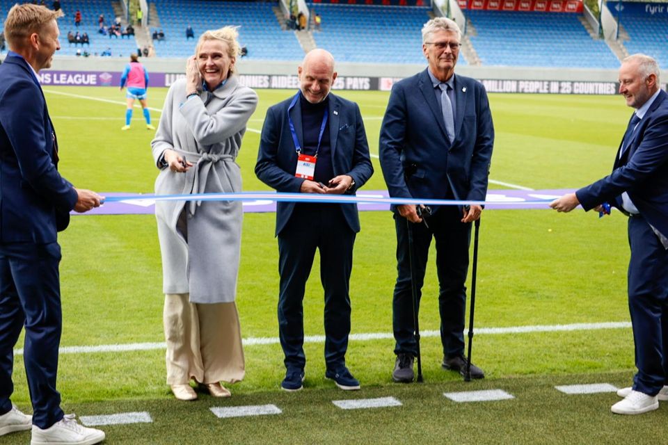 Heiða Björg Hilmisdóttir, borgarstjóri Reykjavíkur, Þorvaldur Örlygsson, forseti KSÍ, og Guðmundur Ingi Kristinsson, mennta- og …