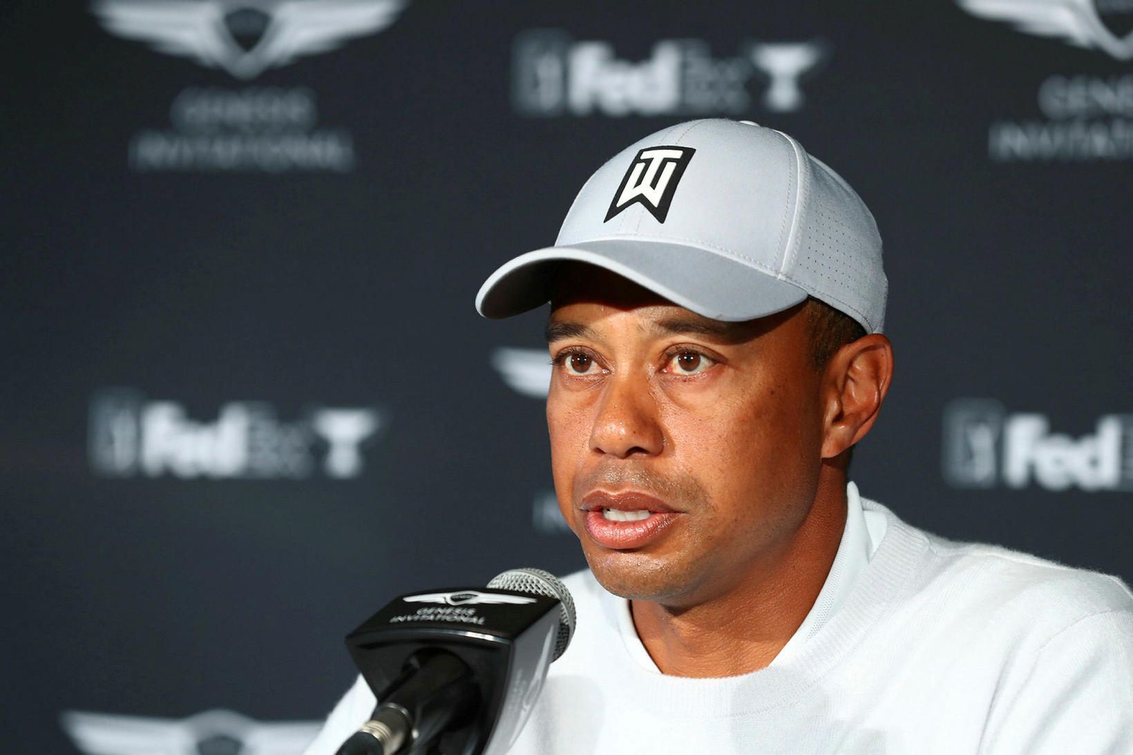 Tiger Woods ræðir við fréttamenn í Pacific Palisades í Kaliforníu.