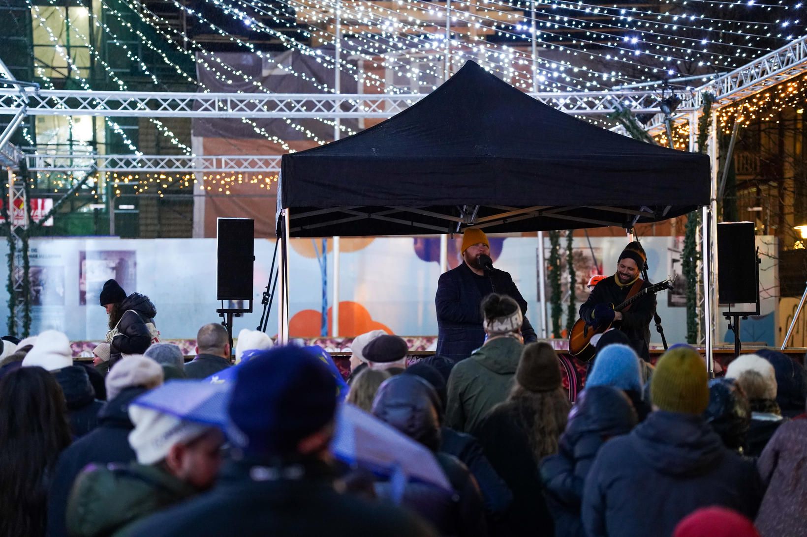 Valdimar söng inn jólin á Ingólfstorgi