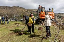 Inga Sæland, félags- og húsnæðismálaráðherra, Birna Sif Atladóttir, framkvæmdastjóri hjúkrunar í Ási, og Grétar Aðalsteinsson, …