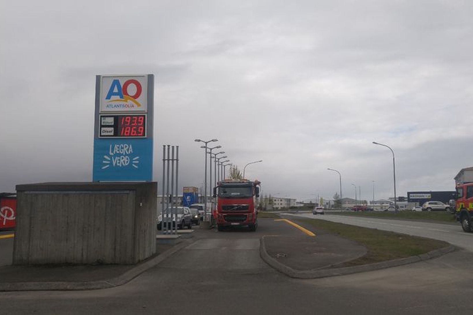Frá bensínstöð Atlantsolíu rétt fyrir kl. 14 í dag.