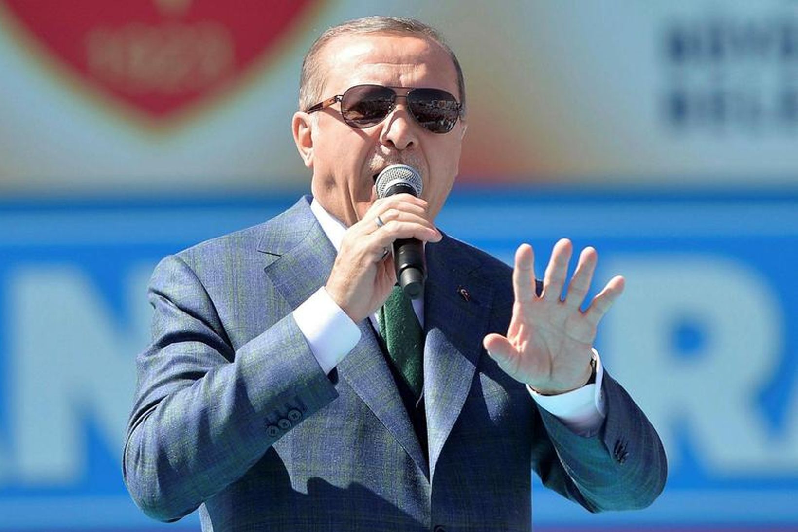 Erdogan virðist ónæmur fyrir gagnrýni annarra Evrópuleiðtoga og segist m.a. …