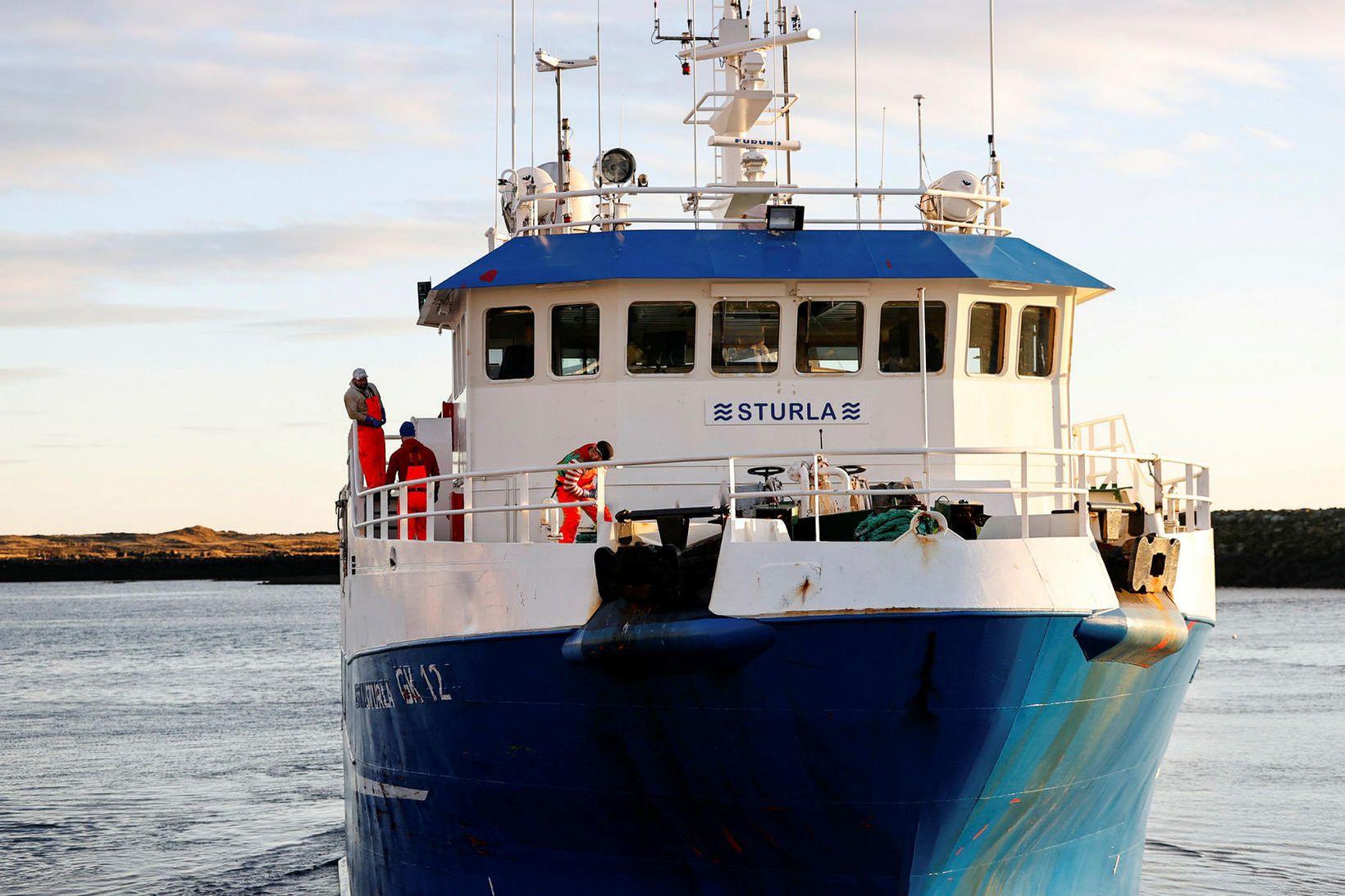 Sturla GK var fyrsta skipið sem landaði í Grindavík eftir …