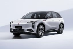 Hongqi EHS7 er hlaðinn aukabúnaði og hefur m.a. að geyma 19. hátalara.