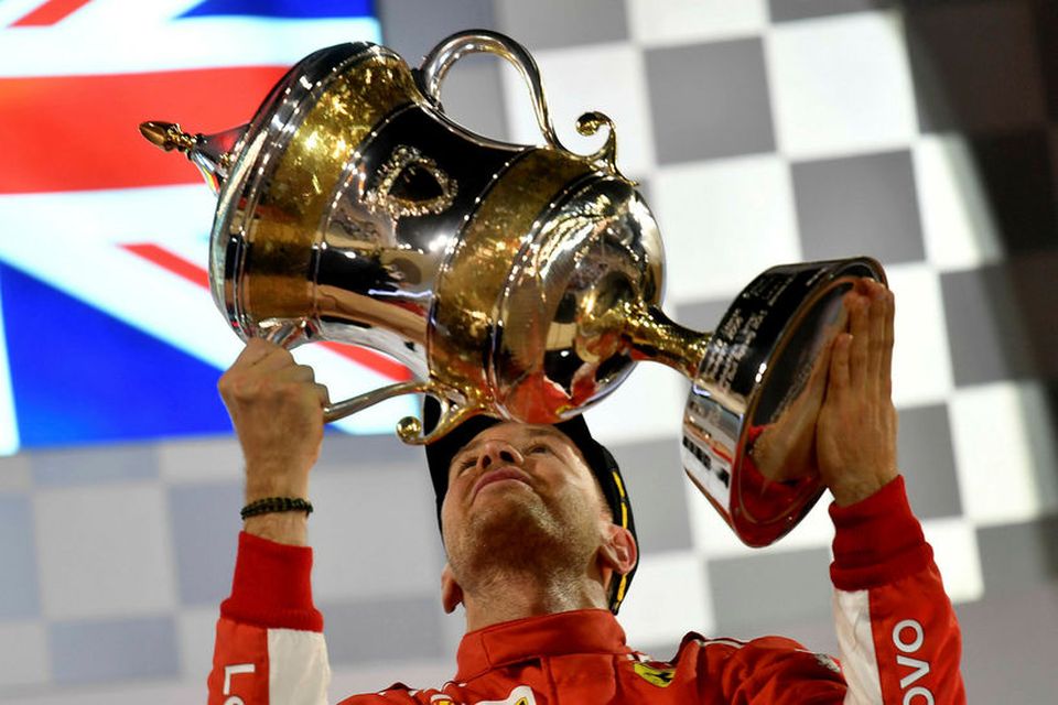 Sebastian Vettel fagnar sigrinum í Barein.