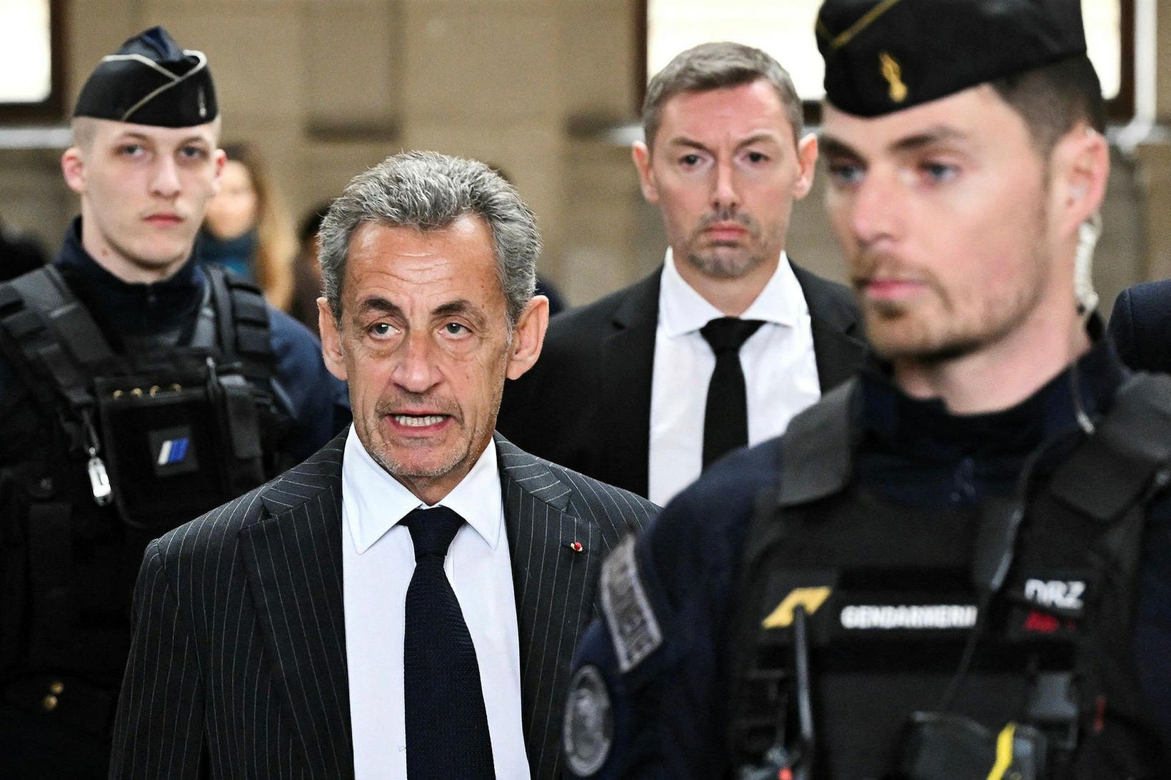 Sarkozy látinn laus