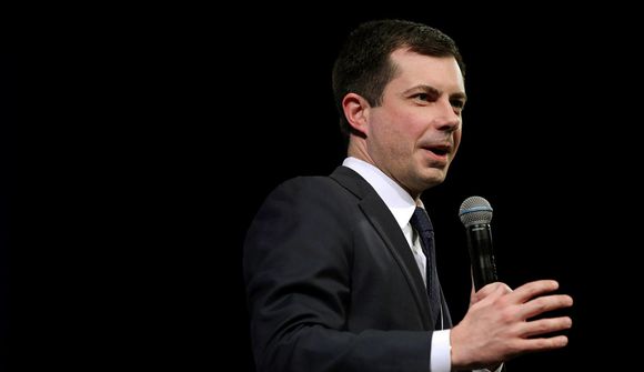 „Hver kýs mann sem elskar að kyssa manninn sinn?“