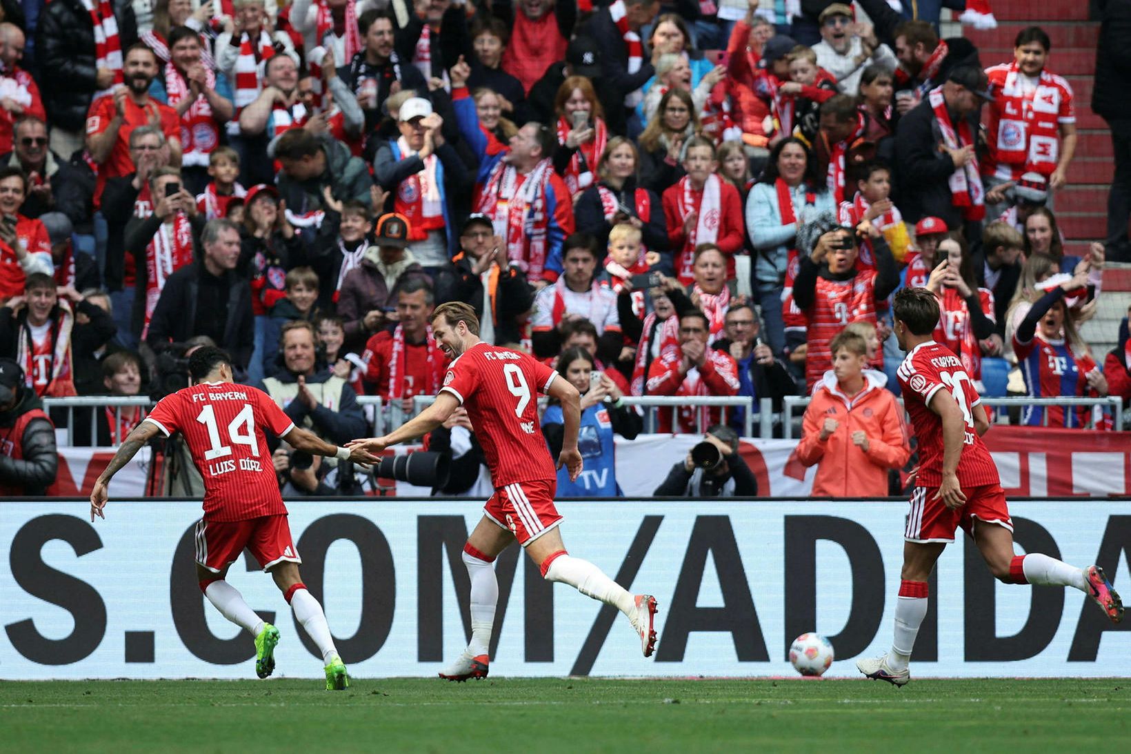 Kane með þrennur er Bayern sló markamet