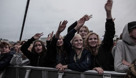 Fólk hvatt til að styðja listafólkið