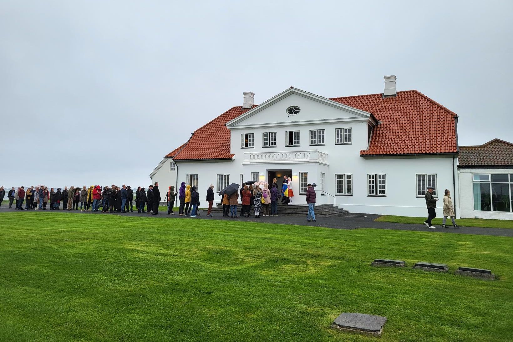 Forsetinn tók á móti fólki í þrjá tíma.