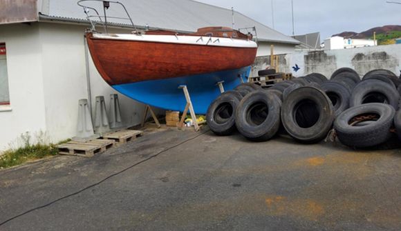 Leita skútu sem var á leið til Grænlands