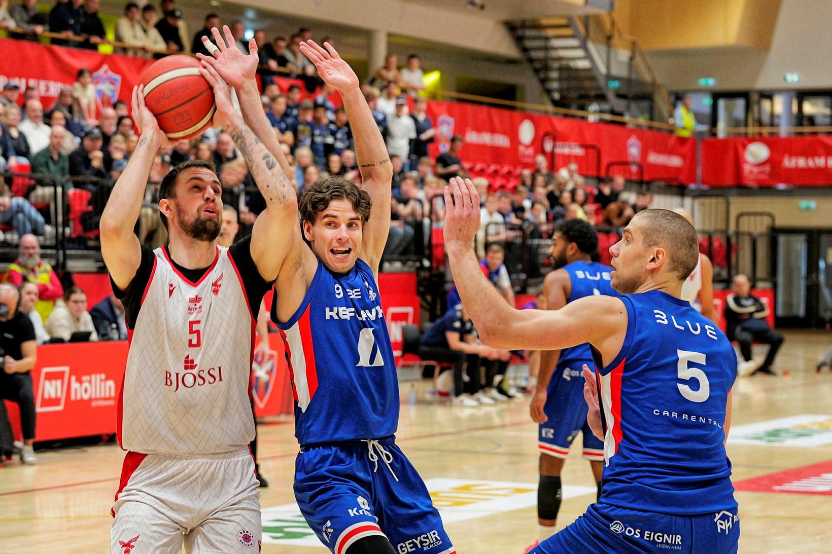 Valur - Keflavík, staðan er 72:69