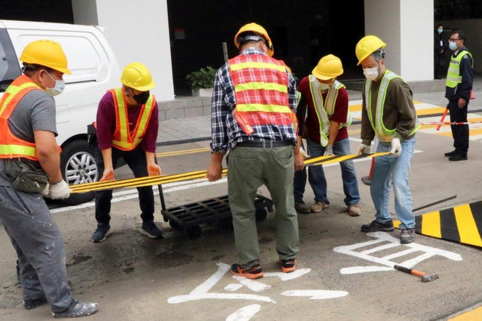 Skriftin var á brú í Hong Kong.