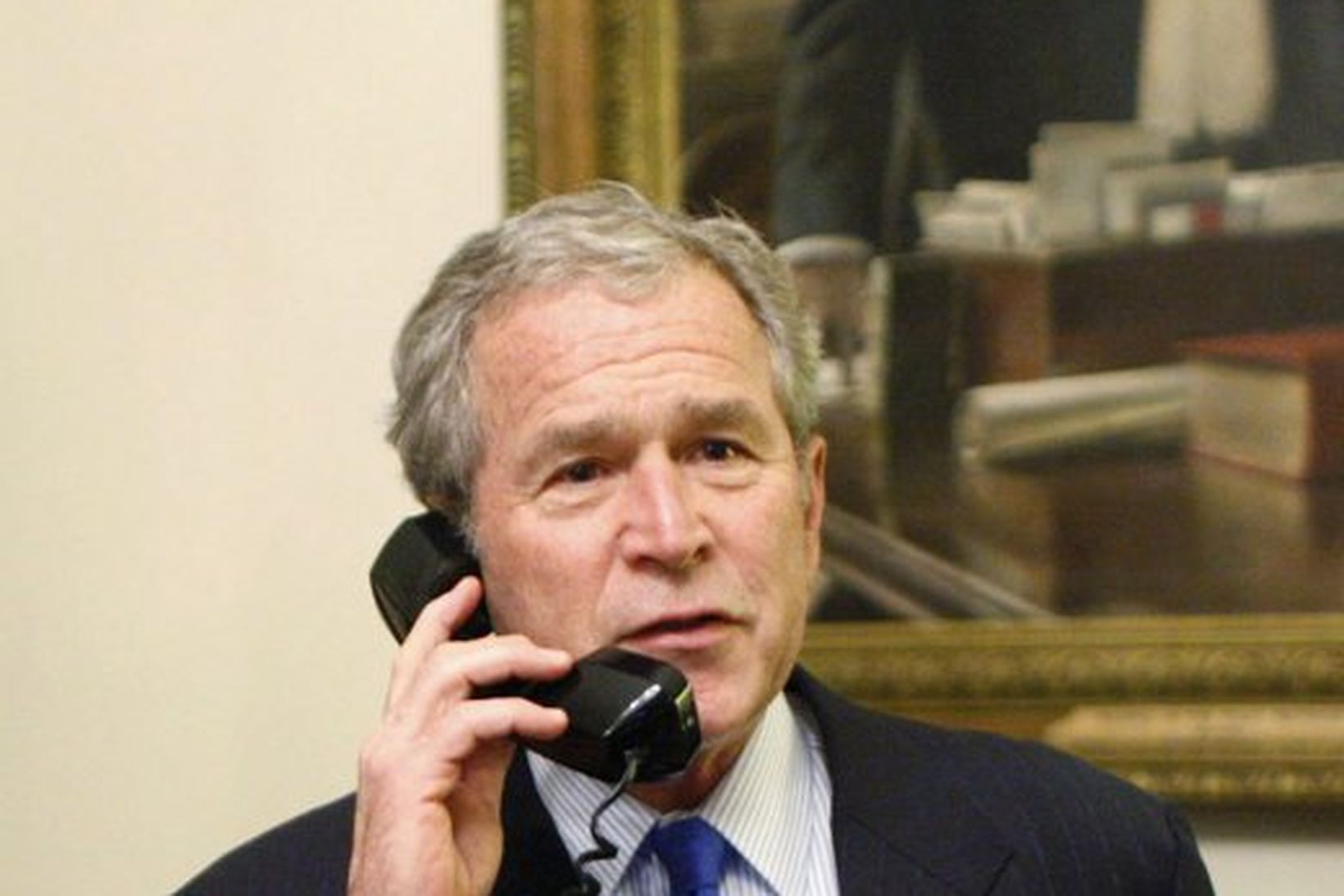 George W. Bush hringir í Barack Obama og óskar honum …
