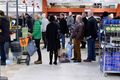 Vínbúð Samdráttur hefur verið í sölu áfengis hjá ÁTVR síðustu ár. Það sem af er ári nemur samdráttur í sölu um 7%. Minnna selst af rauðvíni en áður.