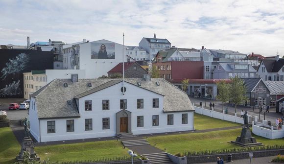 Fleiri styðja ríkisstjórnina en flokkana