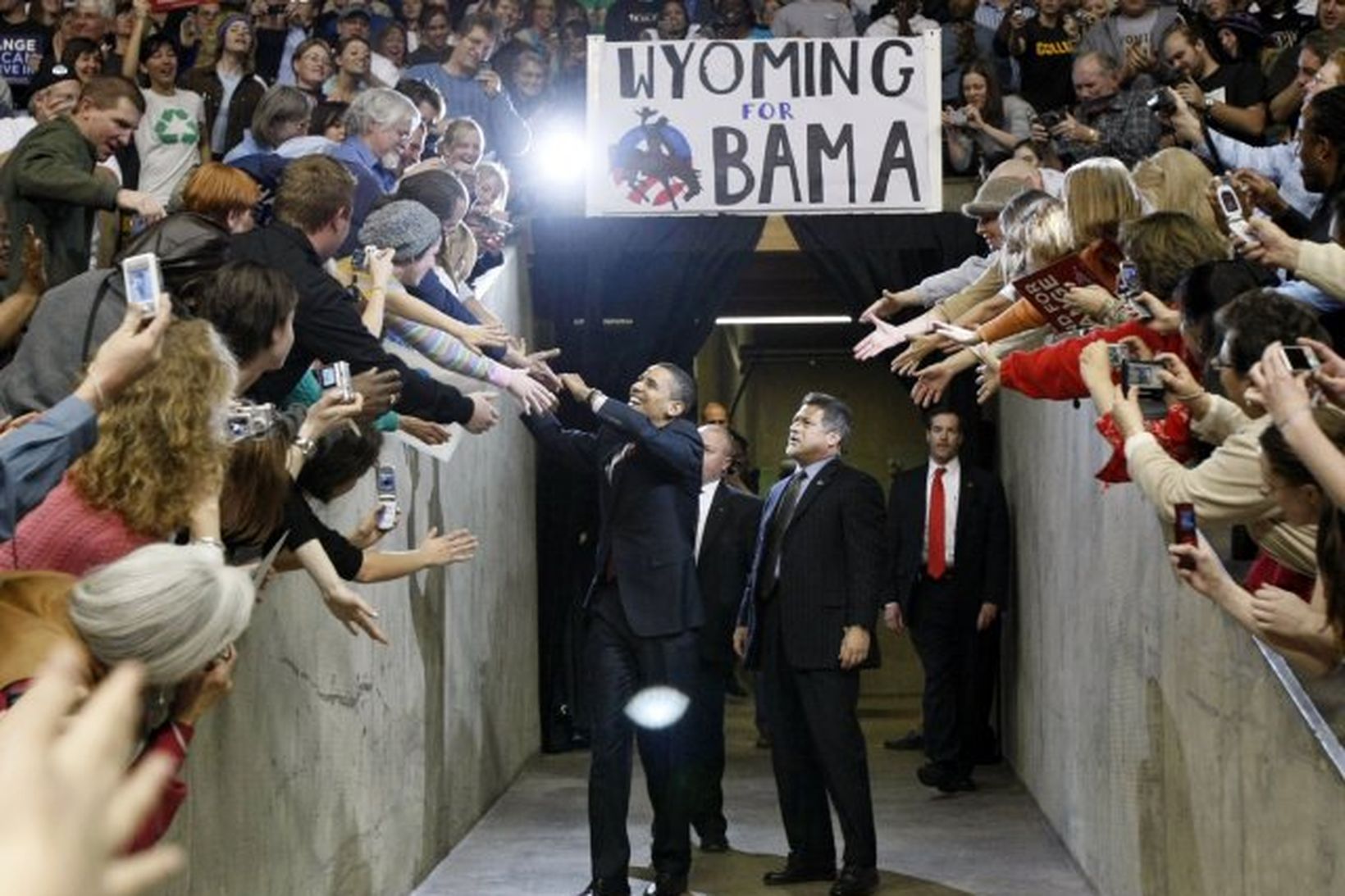 Barack Obama kemur á fund í Laramie í Wyoming í …