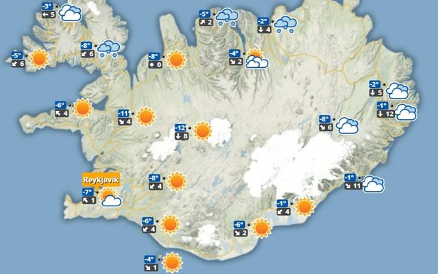 Spáð er norðlægri átt í dag.