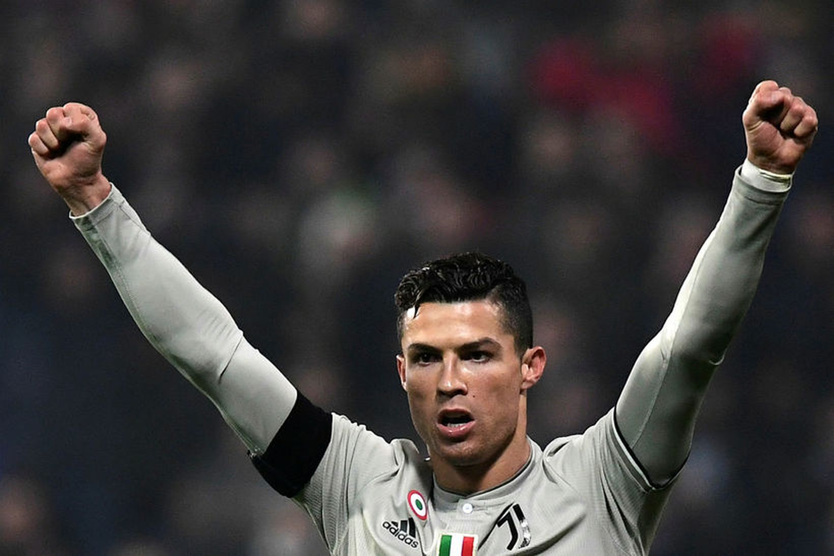 Cristiano Ronaldo fagnar marki sínu í gær.