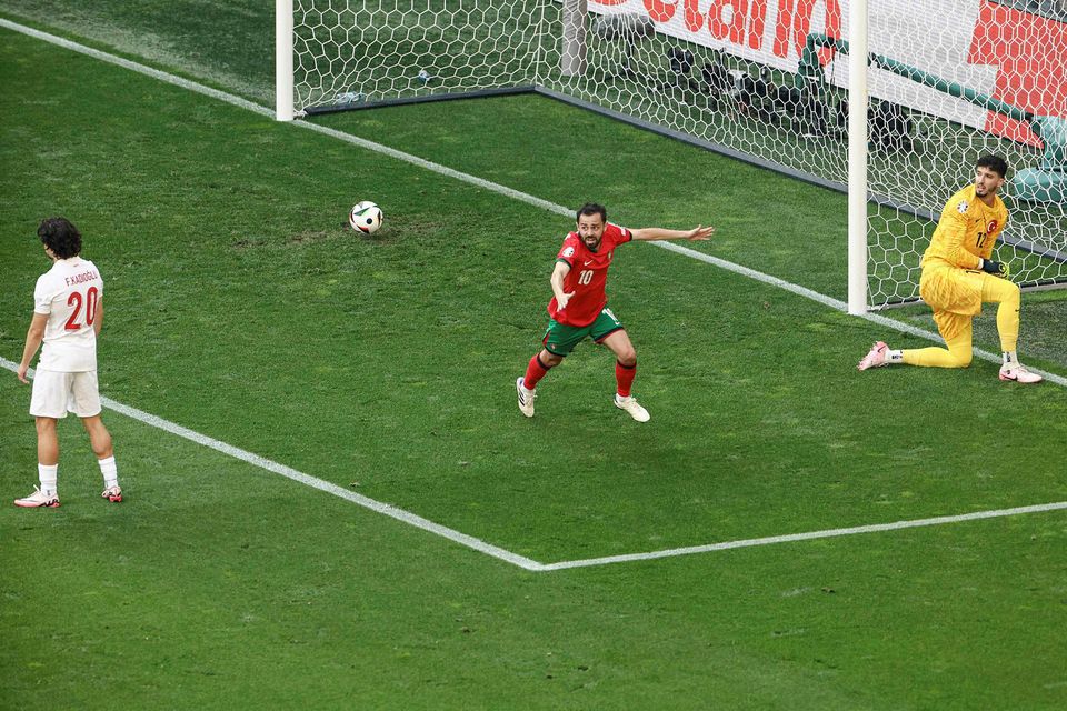 Bernardo Silva að fagna markinu sem kom Portúgal 1:0 yfir.