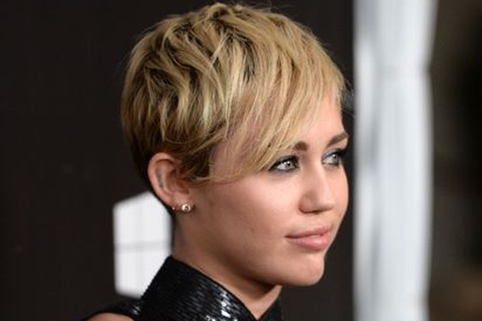 Miley Cyrus á amFAR Inspiration Gala í Los Angeles í …
