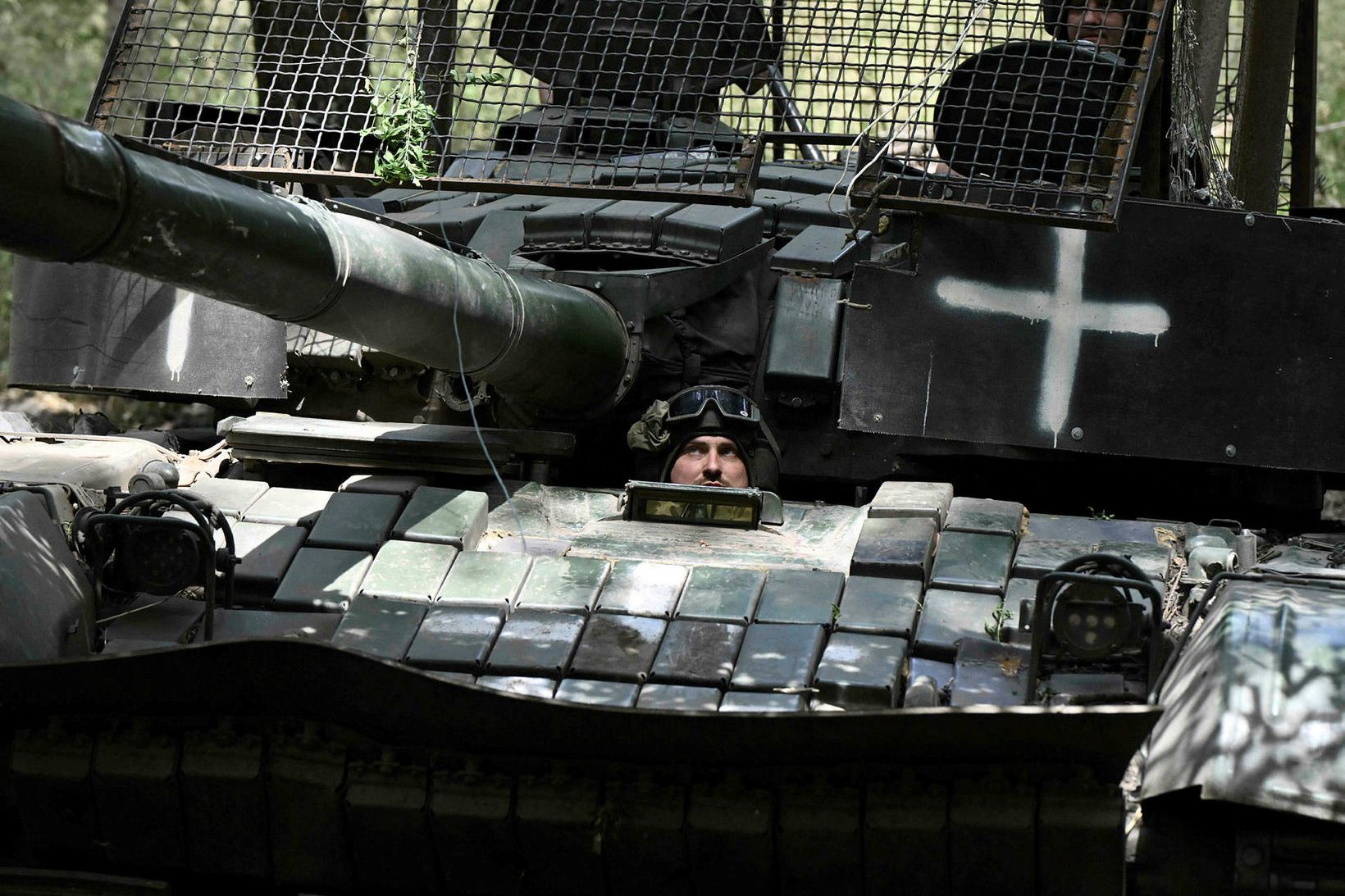 Úkraínskur hermaður í T-72-skriðdreka á ónefndum stað í Donetsk-héraði í …
