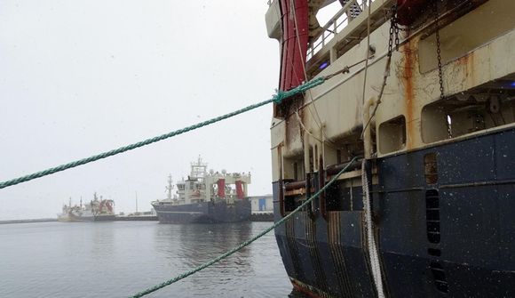 Áhafnir bíða eftir niðurstöðum úr skimun