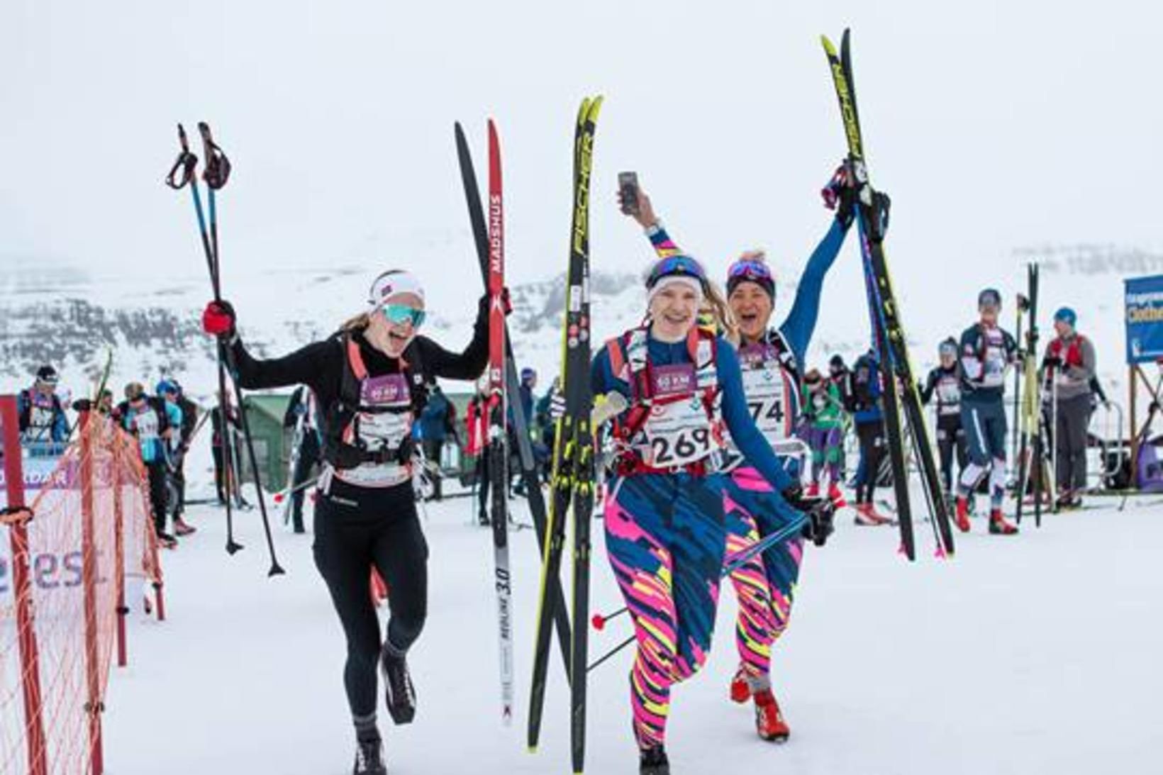 Andrea Kolbeinsdóttir (til vinstri) vann gönguna á síðasta ári kvenna …