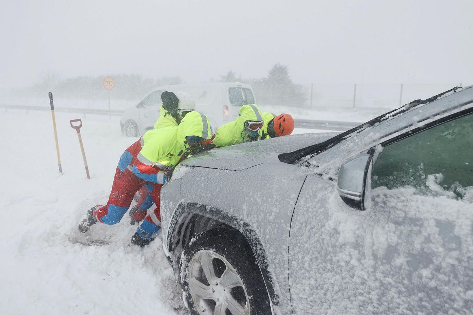 Jók hraðann og ók utan í björgunarsveitarmann