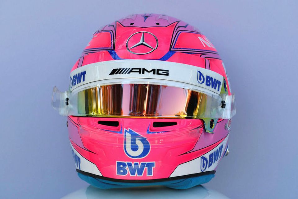 Hjálmur Esteban Ocon hjá Force India.