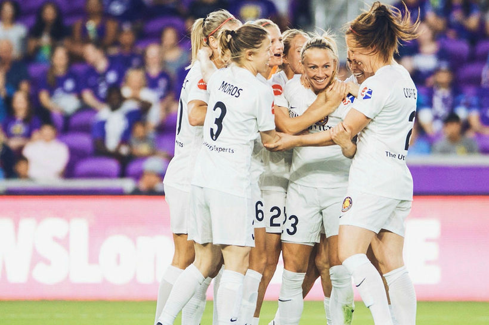 Gunnhildur Yrsa Jónsdóttir og samherjar í Utah Royals fagna marki.