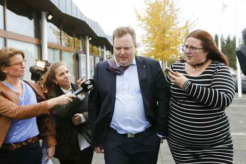 Sigmundur Davíð Gunnlaugsson leaving conference shortly after the result was announced.