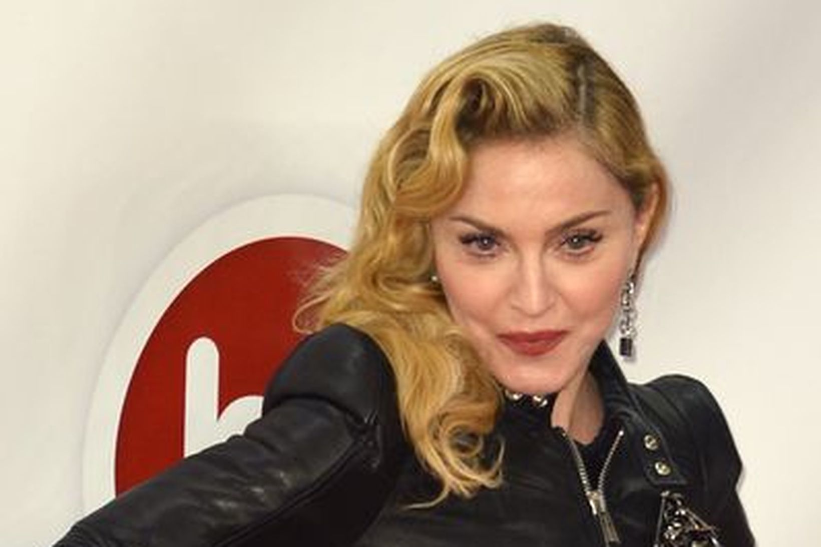 Madonna lætur fólk gjarnan fá það óþvegið með lagatextum sínum.