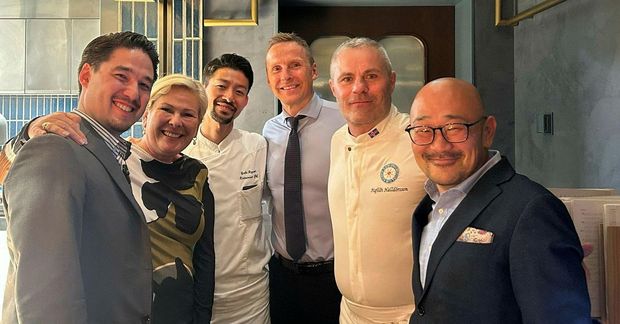 Forseti Íslands, Halla Tómasdóttir og eiginmaður hennar, Björn Skúlason og Hafliði Halldórsson ásamt starfsmönnum á …