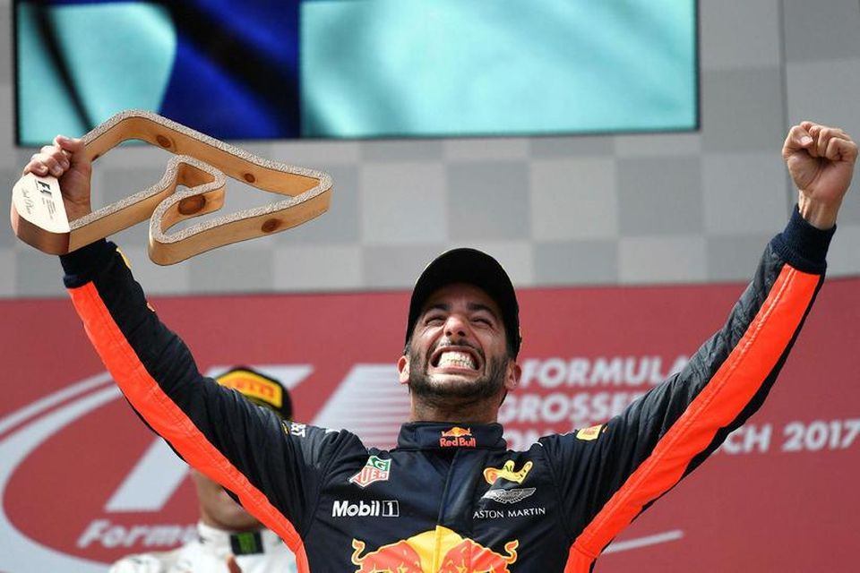 Daniel Ricciardo fagnar iðulega með stæl og í dag hafði hann ríka ástæðu til, eftir …