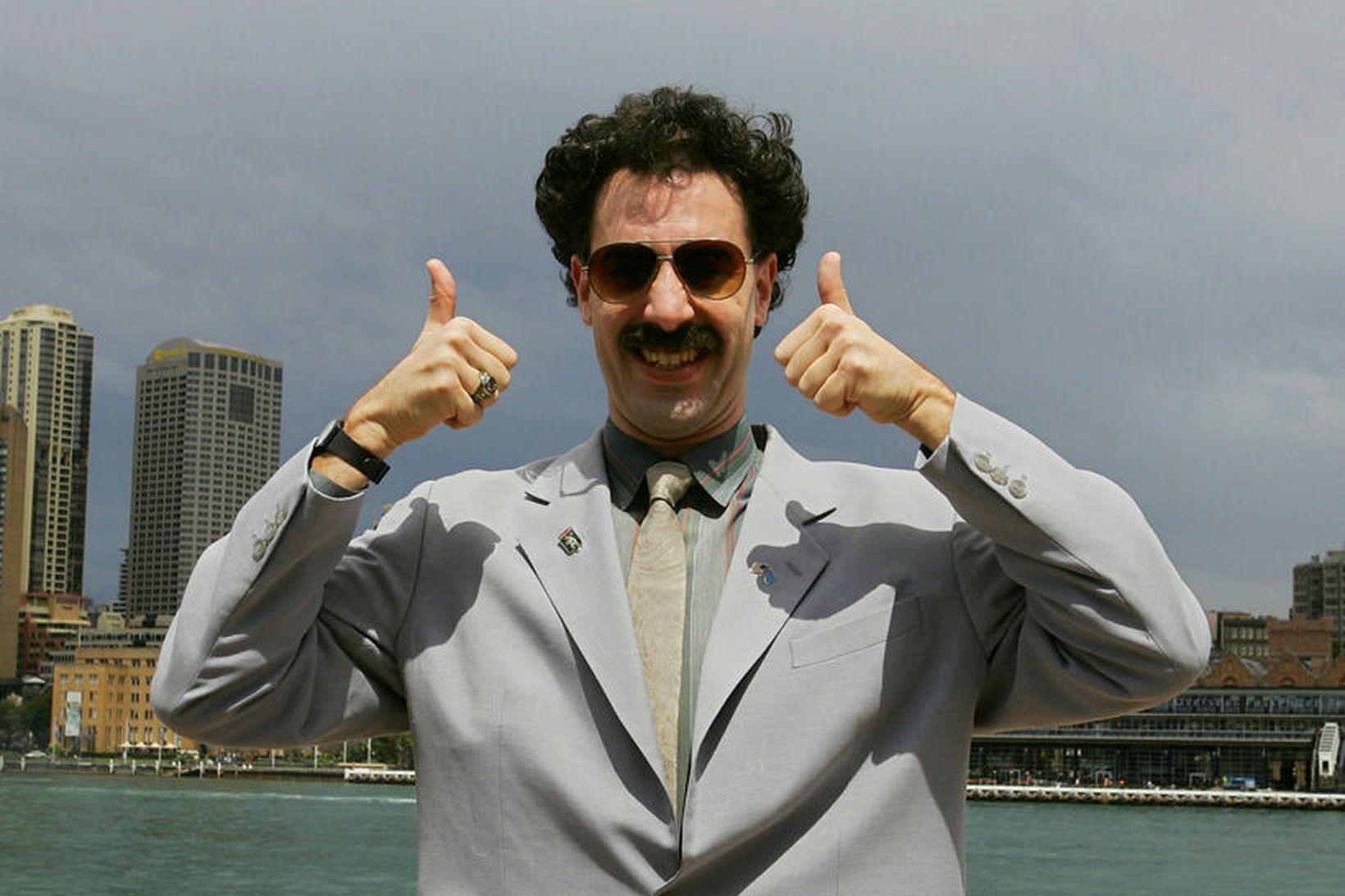Sacha Baron Cohen í hlutverki Borats, fréttamannsins frá Kasakstan, í …