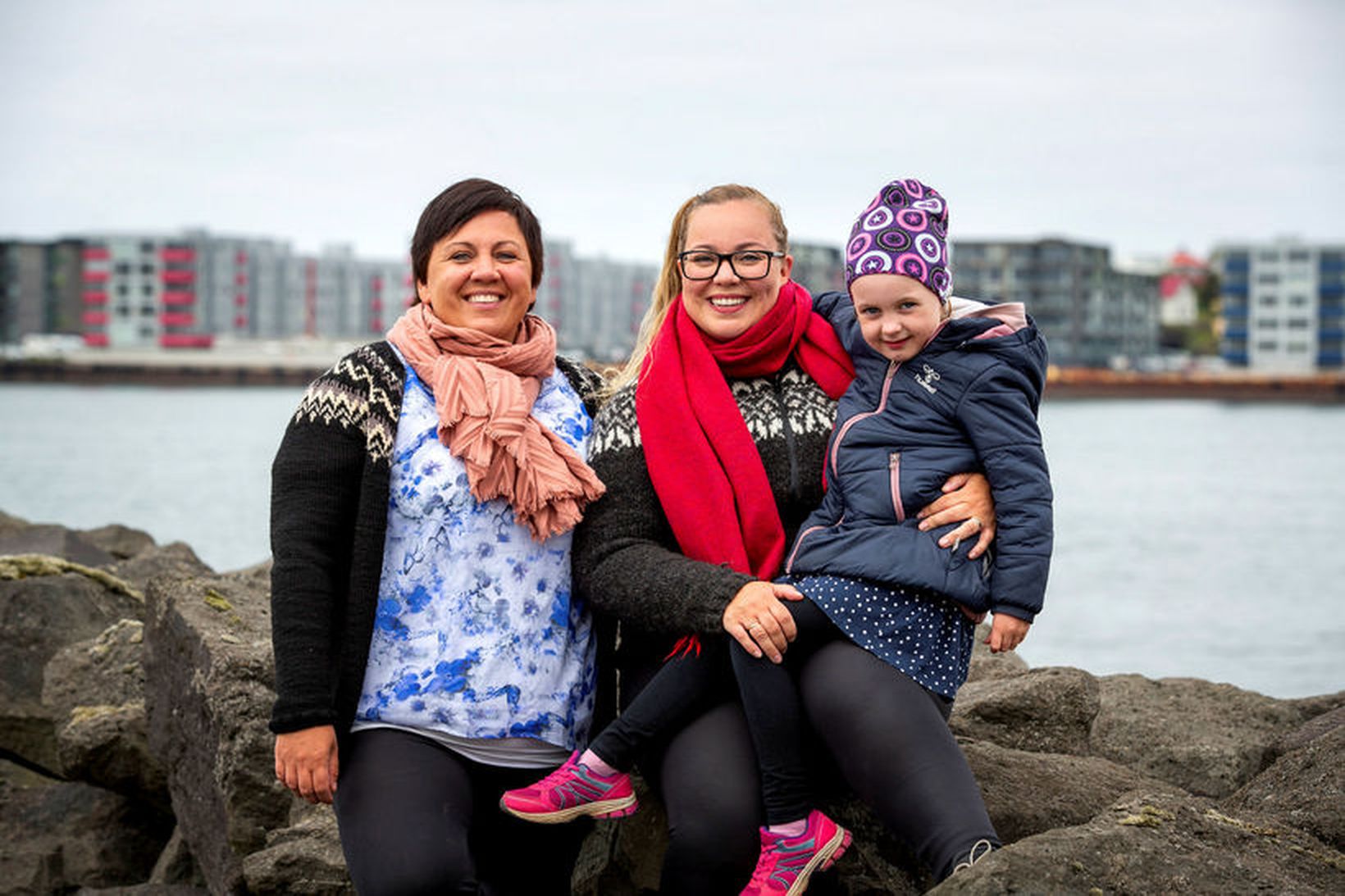 Inga Ósk Pétursdóttir og Kristrún Stefánsdóttir með dóttur sinni sem …