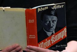Bókin Mein Kampf eftir Adolf Hitler.